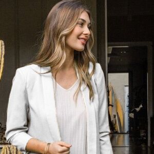 Solid Woven Collared Blazer – Size Small